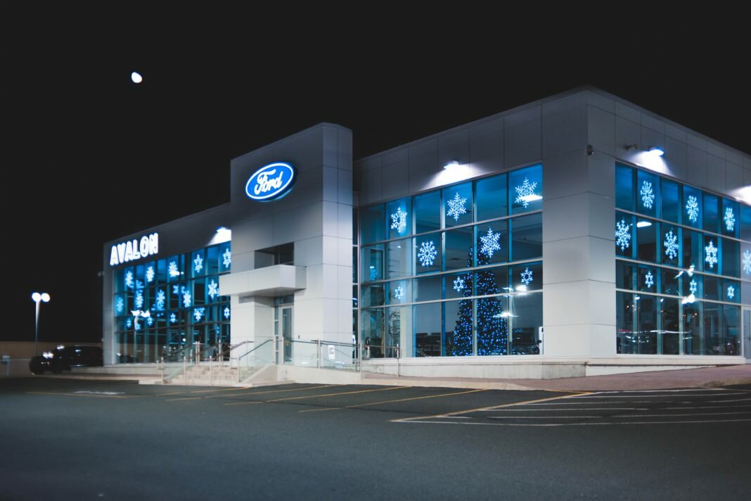Ford dealership holiday